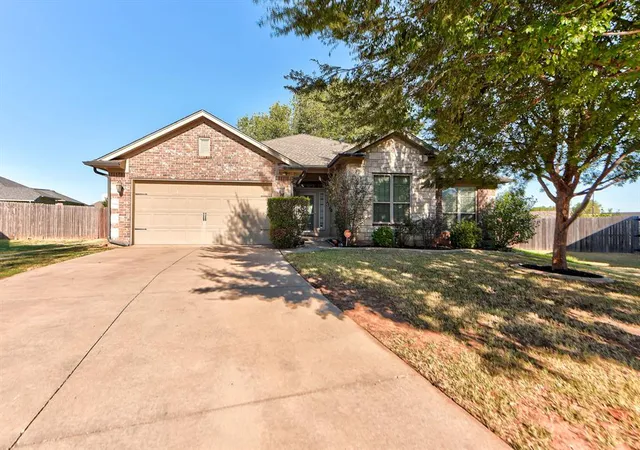 Single family home for sale at 301 Partridge Run Rd, Yukon, OK 73099 | MLS# 1252862