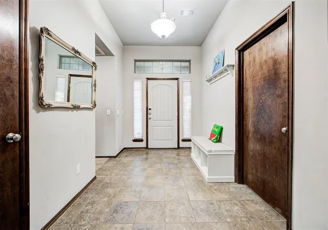 Photo 4 of Single family home for sale at 301 Partridge Run Rd, Yukon, OK 73099 | MLS# 1252862 | Listing updated on 2026-10-09