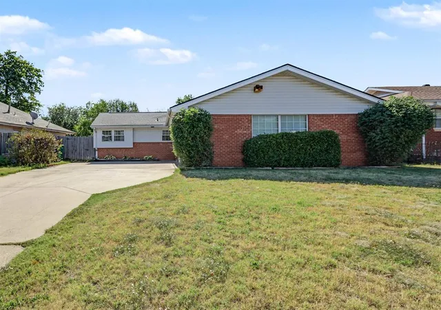Single family home for sale at 2524 SW 66th Street, Oklahoma City, OK 73159 | MLS# 1252863