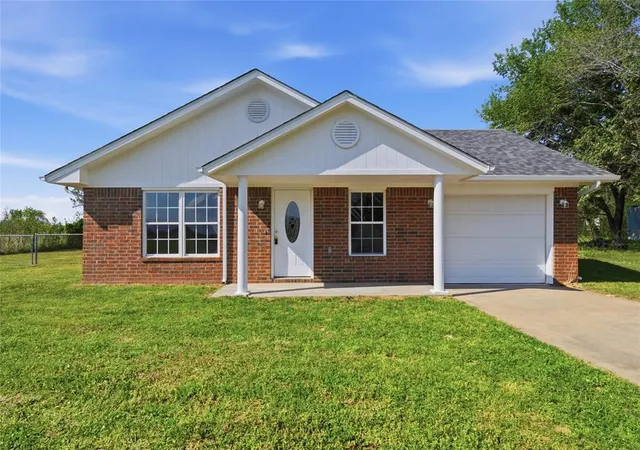 Photo 1 of Single family home for sale at 511 W Cemetery Rd, Oktaha, OK 74450 | MLS# 1252865 | Listing updated on 2026-10-09