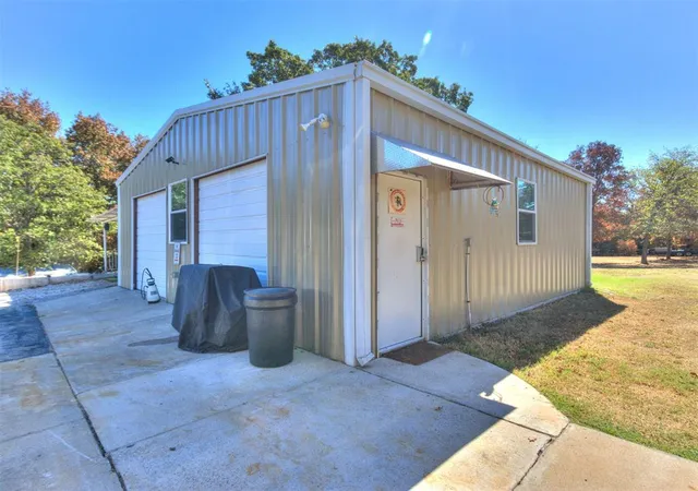 Photo 4 of Single family home for sale at 9950 E Boyd St, Norman, OK 73026 | MLS# 1252893 | Listing updated on 2026-10-09
