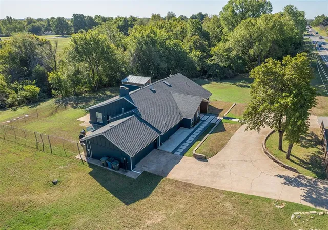Photo 1 of Single family home for sale at 4100 N Bryant Ave, Edmond, OK 73034 | MLS# 1252898 | Listing updated on 2026-10-09