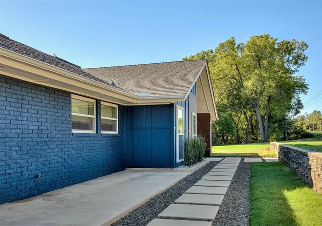 Photo 3 of Single family home for sale at 4100 N Bryant Ave, Edmond, OK 73034 | MLS# 1252898 | Listing updated on 2026-10-09