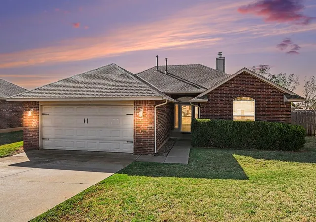 Single family home for sale at 986 Olde Town Dr, Piedmont, OK 73078 | MLS# 1252900