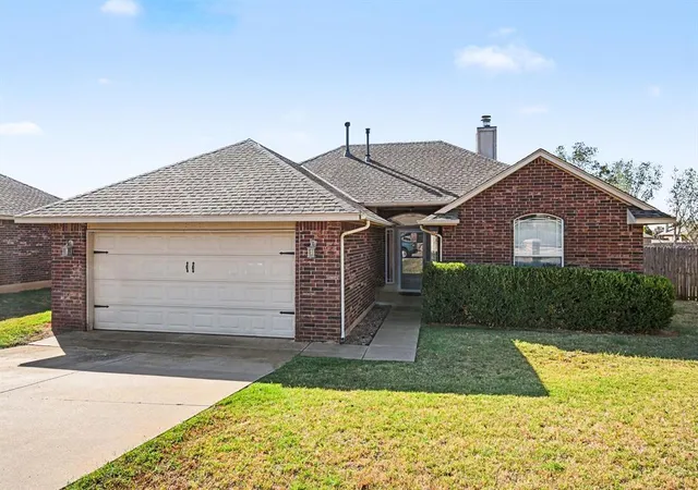 Photo 2 of Single family home for sale at 986 Olde Town Dr, Piedmont, OK 73078 | MLS# 1252900 | Listing updated on 2026-10-20