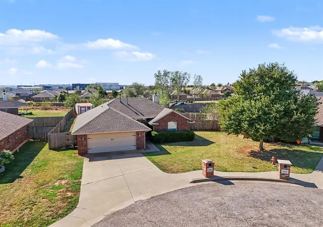 Photo 3 of Single family home for sale at 986 Olde Town Dr, Piedmont, OK 73078 | MLS# 1252900 | Listing updated on 2026-10-20