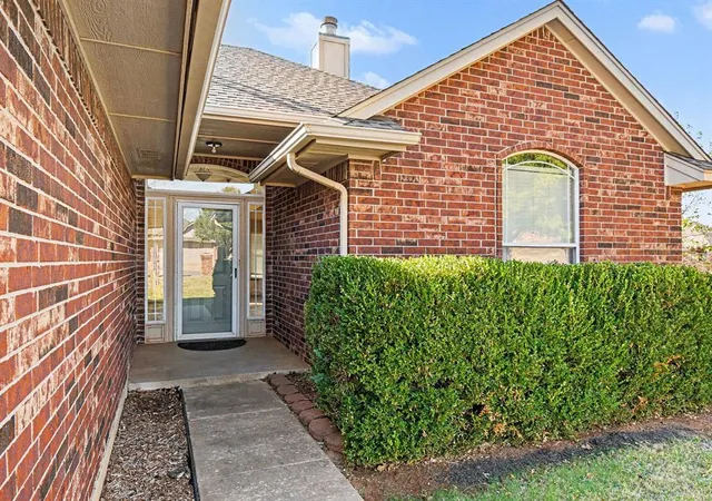 Photo 4 of Single family home for sale at 986 Olde Town Dr, Piedmont, OK 73078 | MLS# 1252900 | Listing updated on 2026-10-20