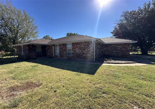 Photo 1 of Single family home for sale at 1112 Val Genes Rd, Edmond, OK 73003 | MLS# 1252930 | Listing updated on 2026-10-08