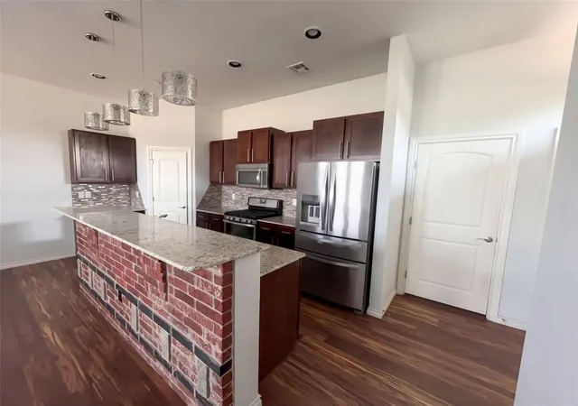 Photo 2 of Townhouse for sale at 549 S Fretz Ave, Edmond, OK 73003 | MLS# 1252945 | Listing updated on 2026-10-10