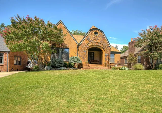 Photo 1 of Single family home for sale at 217 Edgemere Ct, Oklahoma City, OK 73118 | MLS# 1252948 | Listing updated on 2026-10-09