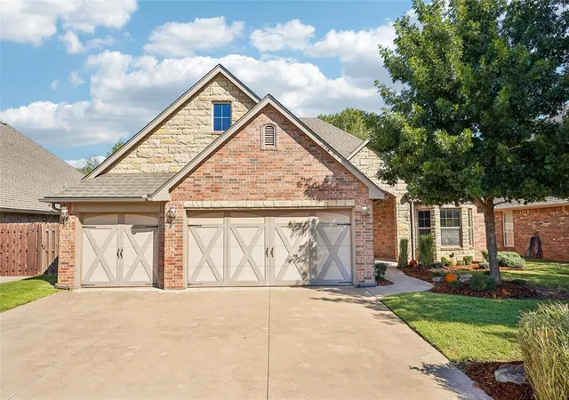 Photo 1 of Single family home for sale at 3917 Lakeshire Ridge Ct, Edmond, OK 73034 | MLS# 1252957 | Listing updated on 2026-10-14