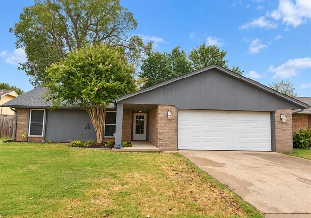 Single family home for sale at 816 N Stout Cir, Oklahoma City, OK 73170 | MLS# 1252967