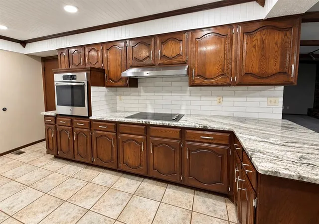 Photo 4 of Single family home for sale at 816 N Stout Cir, Oklahoma City, OK 73170 | MLS# 1252967 | Listing updated on 2026-10-10