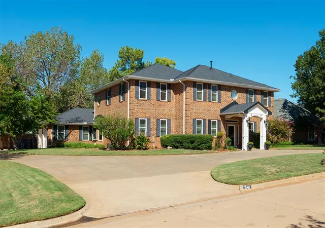 Photo 2 of Single family home for sale at 841 Nw Glenlake Dr, Edmond, OK 73013 | MLS# 1252971 | Listing updated on 2026-10-08