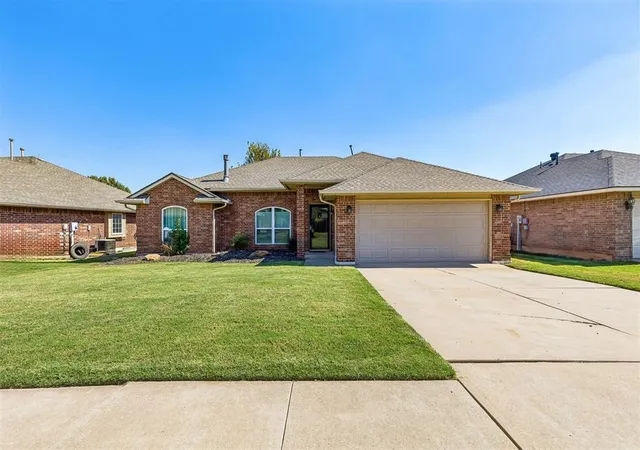 Photo 3 of Sale Pending at 16100 Katie Ridge Dr, Edmond, OK 73013 | MLS# 1252979 | Listing updated on 2026-10-11