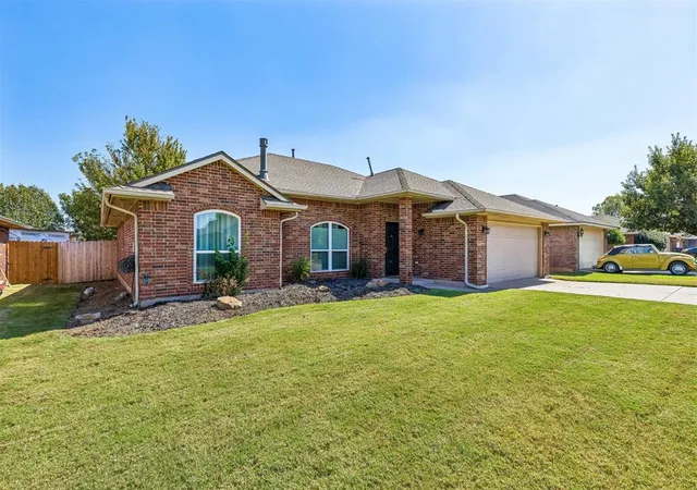 Photo 3 of Sale Pending at 16100 Katie Ridge Dr, Edmond, OK 73013 | MLS# 1252979 | Listing updated on 2026-10-11