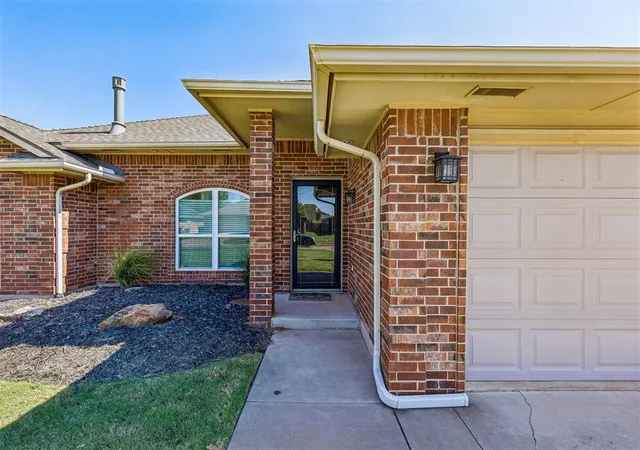 Photo 4 of Sale Pending at 16100 Katie Ridge Dr, Edmond, OK 73013 | MLS# 1252979 | Listing updated on 2026-10-11