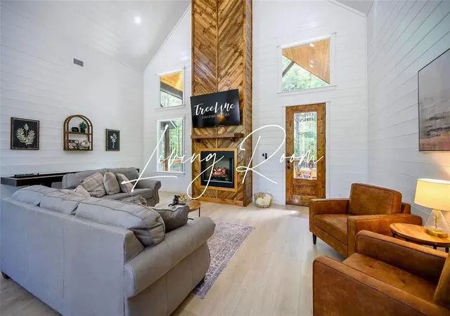 Photo 3 of Single family home for sale at 198 Bear Cedar Trl, Broken Bow, OK 74728 | MLS# 1252989 | Listing updated on 2026-10-09