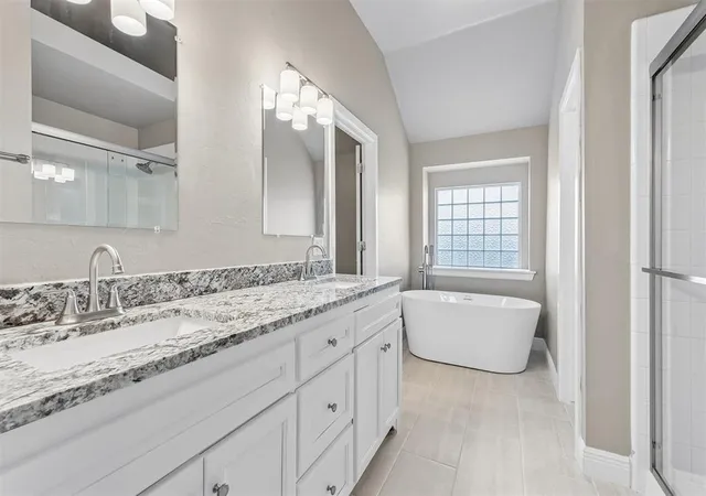Photo 3 of Single family home for sale at 2101 Del Simmons Dr, Edmond, OK 73003 | MLS# 1252990 | Listing updated on 2026-10-09