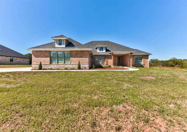 Single family home for sale at 11737 Ward Rd, Guthrie, OK 73044 | MLS# 1252997