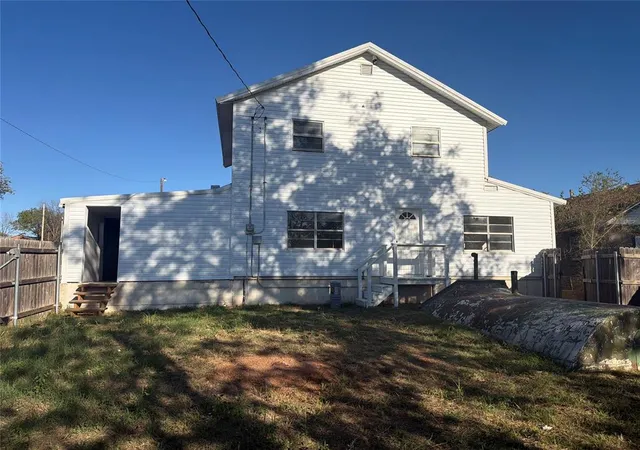 Photo 4 of Single family home for sale at 921 N 6th Street, Sayre, OK 73662 | MLS# 1252998 | Listing updated on 2026-10-10