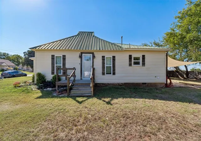 Photo 3 of Single family home for sale at 703 S Dewey Ave, Chandler, OK 74834 | MLS# 1253014 | Listing updated on 2026-10-10