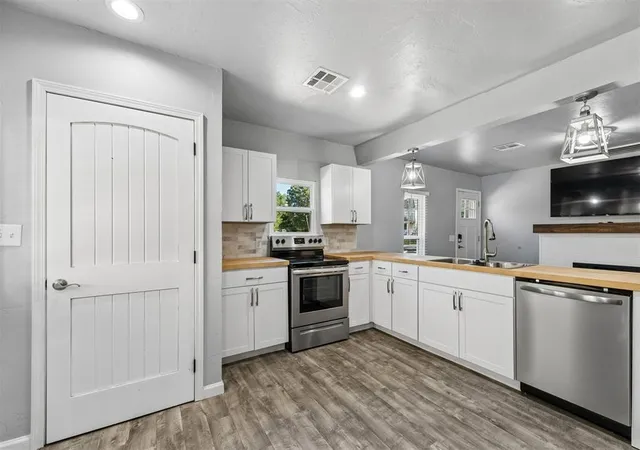 Photo 4 of Single family home for sale at 703 S Dewey Ave, Chandler, OK 74834 | MLS# 1253014 | Listing updated on 2026-10-10