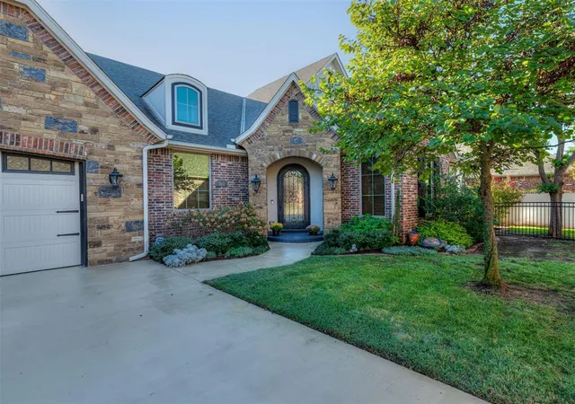 Photo 2 of Single family home for sale at 3848 Villas Crk Ct, Edmond, OK 73003 | MLS# 1253016 | Listing updated on 2026-10-09