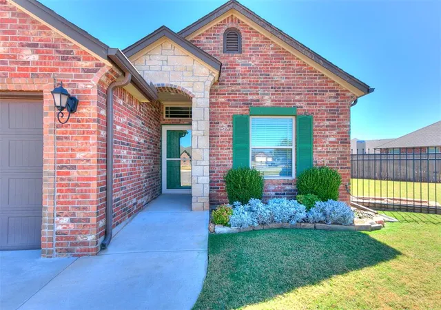 Photo 1 of Single family home for sale at 324 Golden Leaf Ct, Moore, OK 73160 | MLS# 1253020 | Listing updated on 2026-10-10