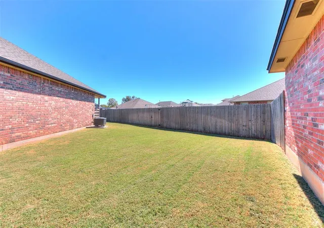 Photo 3 of Single family home for sale at 324 Golden Leaf Ct, Moore, OK 73160 | MLS# 1253020 | Listing updated on 2026-10-10