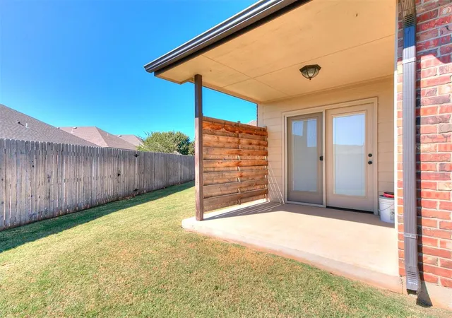 Photo 4 of Single family home for sale at 324 Golden Leaf Ct, Moore, OK 73160 | MLS# 1253020 | Listing updated on 2026-10-10
