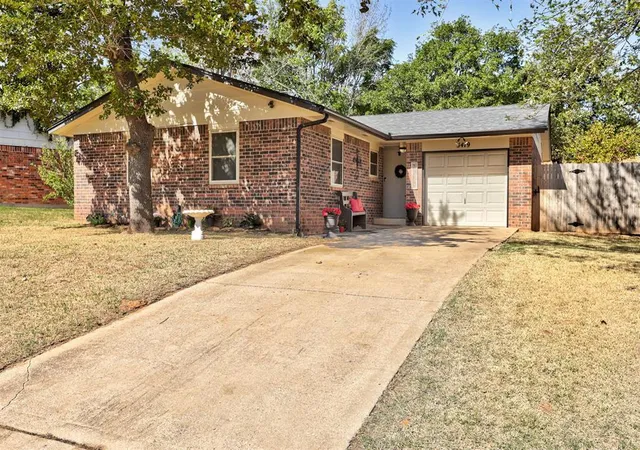 Photo 2 of Sale Pending at 3419 E Noble Dr, Edmond, OK 73034 | MLS# 1253023 | Listing updated on 2026-10-10
