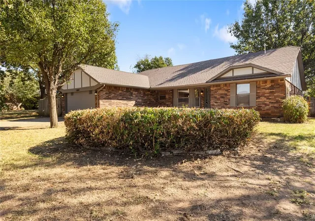Photo 2 of Single family home for sale at 2004 Basking Ridge Trl, Edmond, OK 73013 | MLS# 1253025 | Listing updated on 2026-10-11