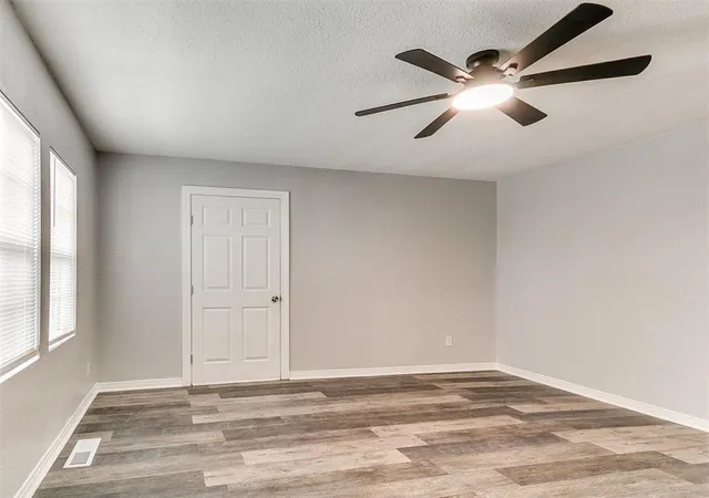 Photo 4 of Single family home for sale at 917 SW 49 Street, Oklahoma City, OK 73109 | MLS# 1253050 | Listing updated on 2026-10-13