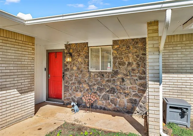 Photo 3 of Single family home for sale at 1208 Kingston Dr, Yukon, OK 73099 | MLS# 1253061 | Listing updated on 2026-10-10