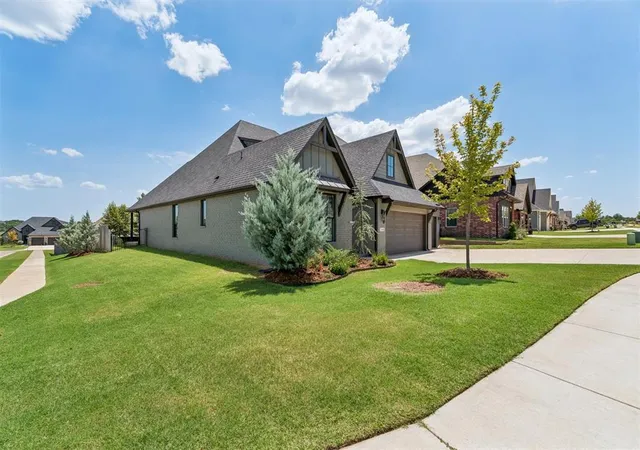 Photo 4 of Single family home for sale at 2348 Preserve Edge Dr, Edmond, OK 73034 | MLS# 1253062 | Listing updated on 2026-10-19