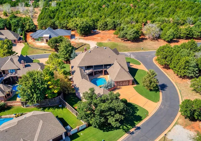 Photo 3 of Single family home for sale at 1108 Shadow Wood Dr, Edmond, OK 73034 | MLS# 1253066 | Listing updated on 2026-10-10