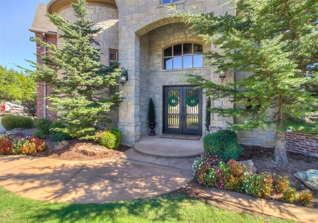 Photo 4 of Single family home for sale at 1108 Shadow Wood Dr, Edmond, OK 73034 | MLS# 1253066 | Listing updated on 2026-10-10