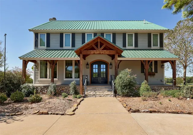 Photo 3 of Mansion for sale at 800 W Cimarron Blvd, Crescent, OK 73028 | MLS# 1253067 | Listing updated on 2026-10-17