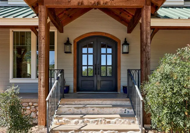 Photo 3 of Single family home for sale at 800 W Cimarron Blvd, Crescent, OK 73028 | MLS# 1253067 | Listing updated on 2026-10-17