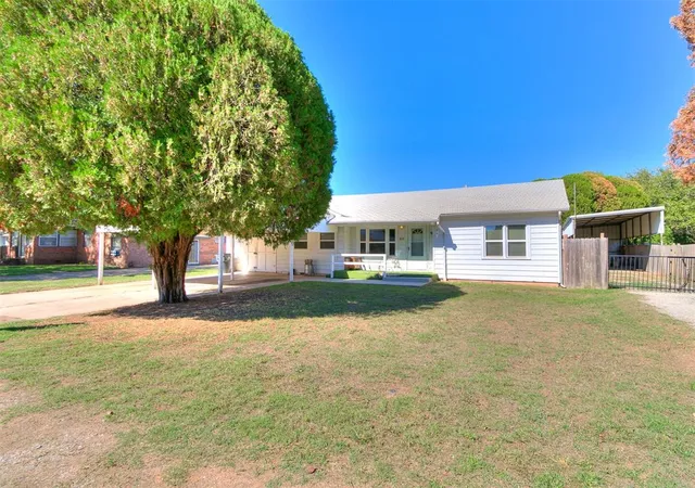 Single family home for sale at 517 W Ash St, Lexington, OK 73051 | MLS# 1253069