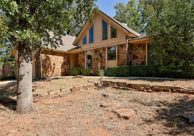 Photo 2 of Single family home for sale at 2104 Raintree Rd, Edmond, OK 73013 | MLS# 1253070 | Listing updated on 2026-10-10