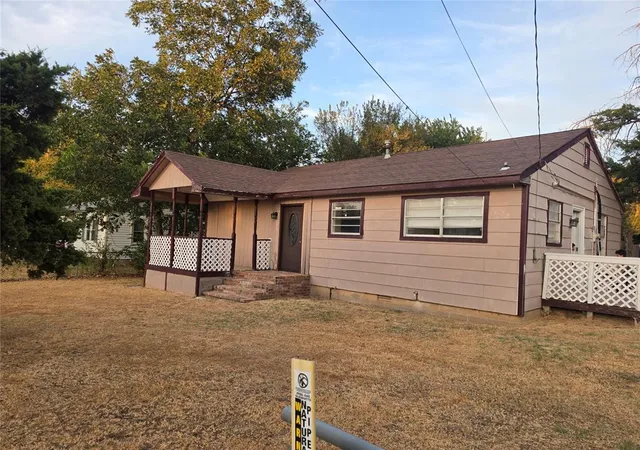 Single family home for sale at 1802 N Douglas Blvd, Oklahoma City, OK 73141 | MLS# 1253072