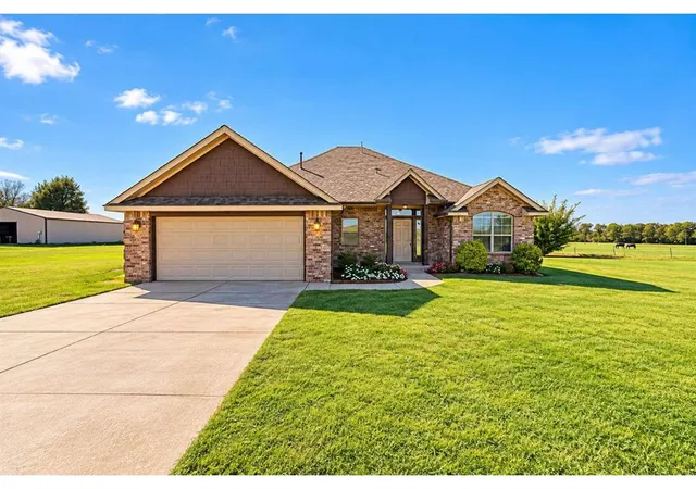 Single family home for sale at 815 N Richland Rd, Tuttle, OK 73089 | MLS# 1253073