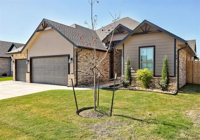 Photo 3 of Single family home for sale at 2029 Aminas Way, Yukon, OK 73099 | MLS# 1253077 | Listing updated on 2026-10-10
