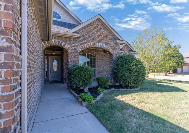 Photo 3 of Single family home for sale at 8729 Ally Way, Yukon, OK 73099 | MLS# 1253087 | Listing updated on 2026-10-10