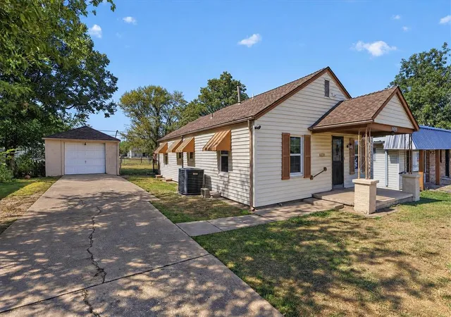 Photo 2 of Single family home for sale at 1606 S Choctaw Ave, El Reno, OK 73036 | MLS# 1253088 | Listing updated on 2026-10-10