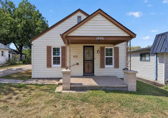 Photo 3 of Single family home for sale at 1606 S Choctaw Ave, El Reno, OK 73036 | MLS# 1253088 | Listing updated on 2026-10-10