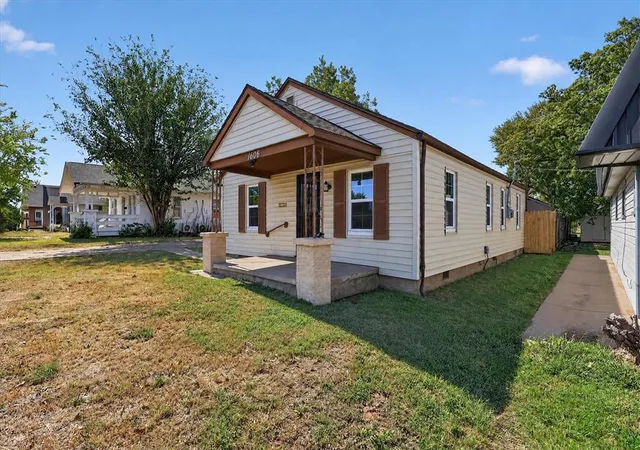 Photo 3 of Single family home for sale at 1606 S Choctaw Ave, El Reno, OK 73036 | MLS# 1253088 | Listing updated on 2026-10-10