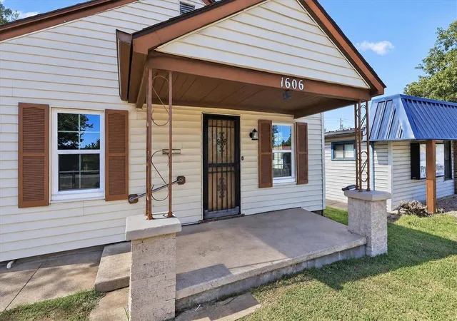 Photo 4 of Single family home for sale at 1606 S Choctaw Ave, El Reno, OK 73036 | MLS# 1253088 | Listing updated on 2026-10-10